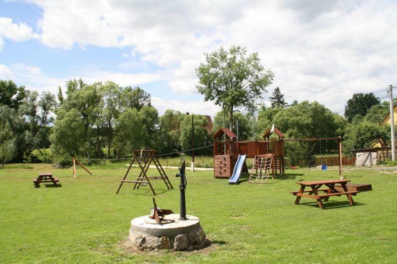 Karpnicka Struga W Dolinie Palacow I Ogrodow Еленя-Гура Экстерьер фото